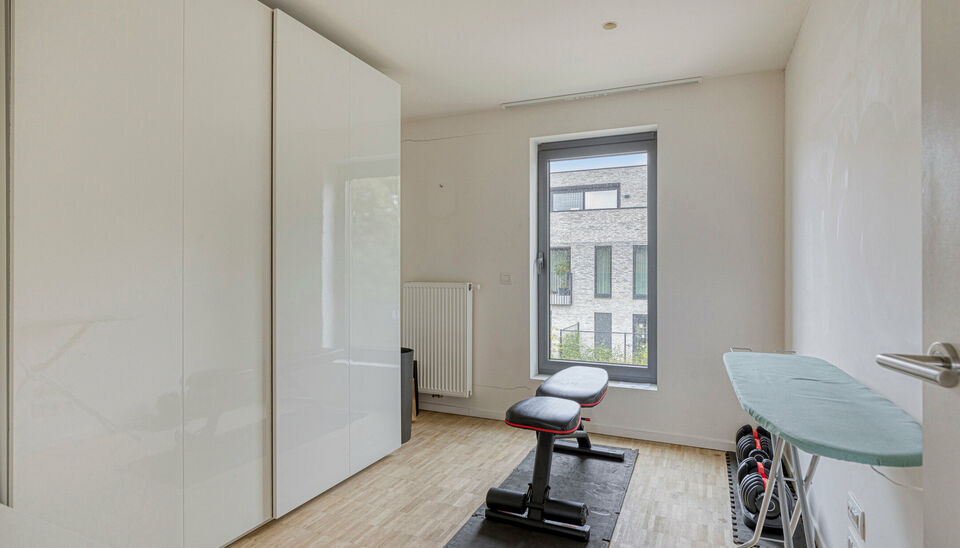Gezellige, instapklare gezinswoning nabij het centrum van Nazareth met 3 slaapkamers, ingerichte keuken en badkamer. De woning beschikt over een zonnige tuin, ruime berging en een afzonderlijke garage. Momenteel verhuurd, dus ook een ideale investeringsop